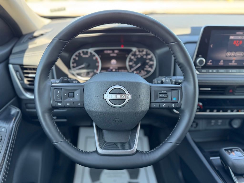 Used 2025 Nissan Rogue SV AWD/4WD image 15