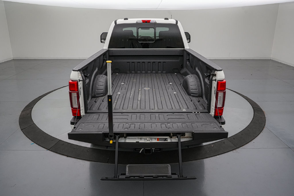 Certified 2022 Ford F250 Platinum w/ FX4 Off-Road Package AWD/4WD image 6