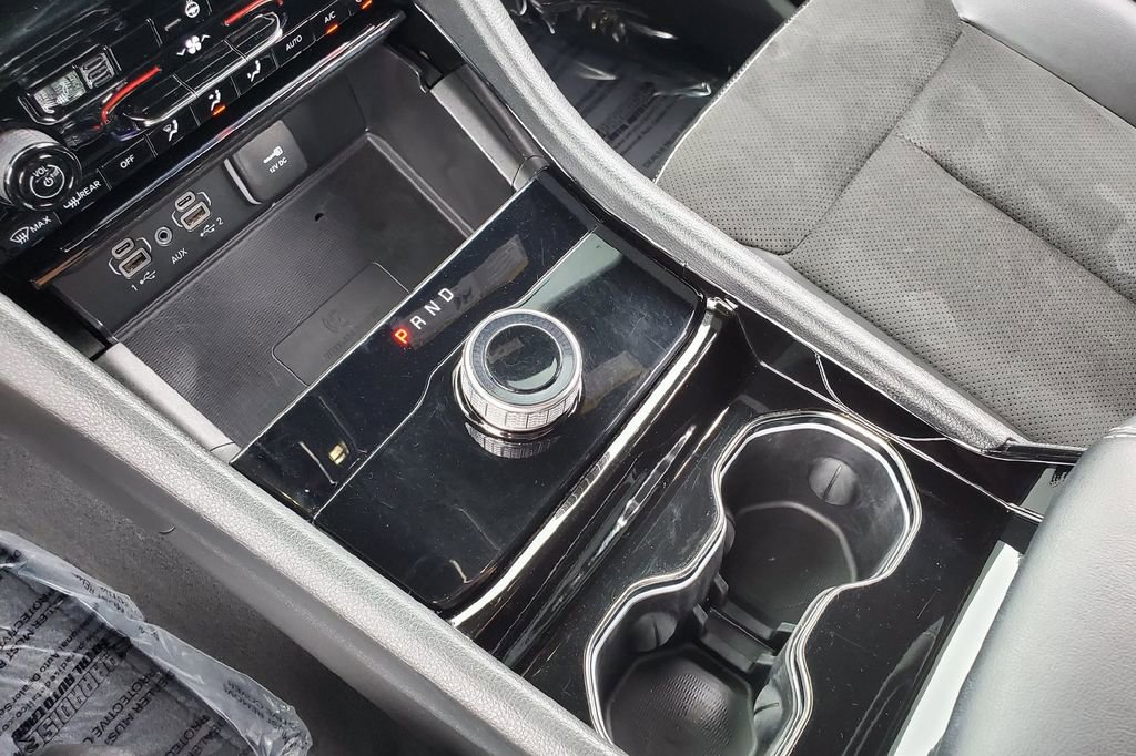 Used 2023 Jeep Grand Cherokee Altitude RWD image 12