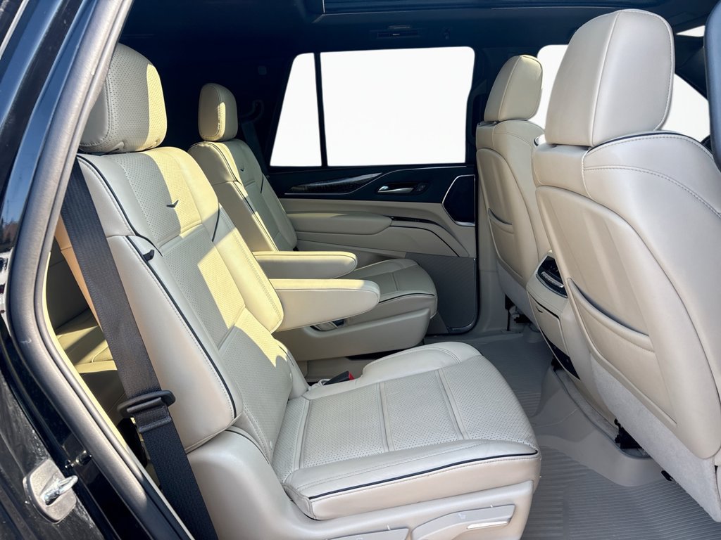 Used 2023 Cadillac Escalade Premium Luxury w/ Performance Package AWD/4WD image 15