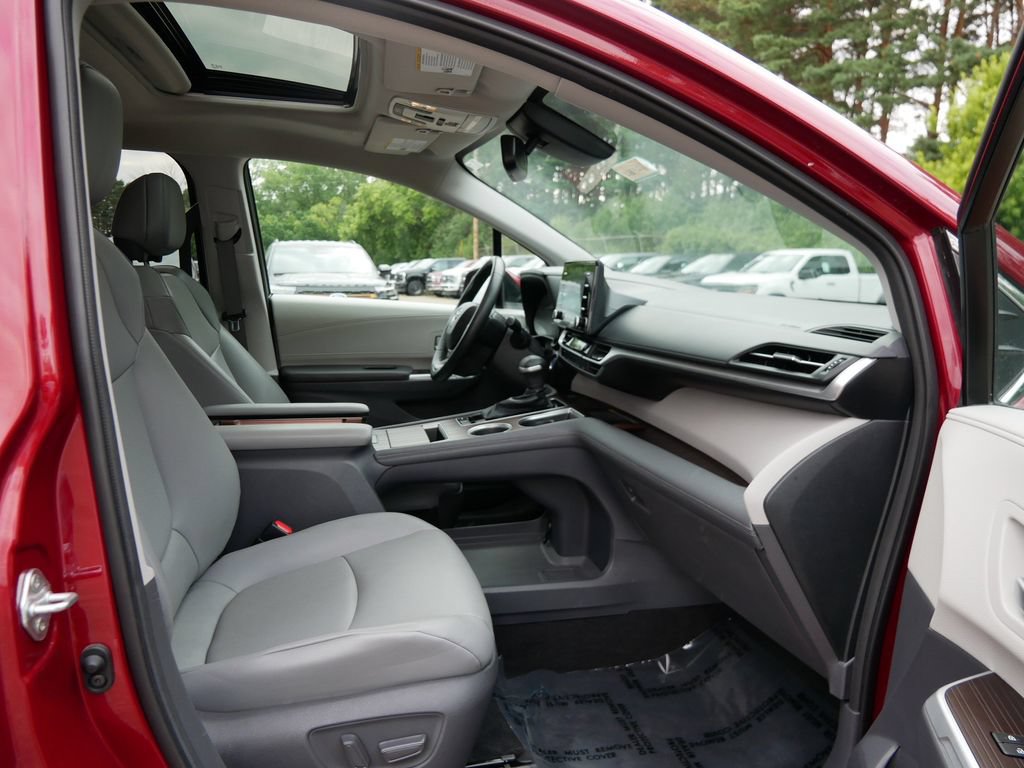 Used 2021 Toyota Sienna XLE w/ XLE Plus Package FWD image 8