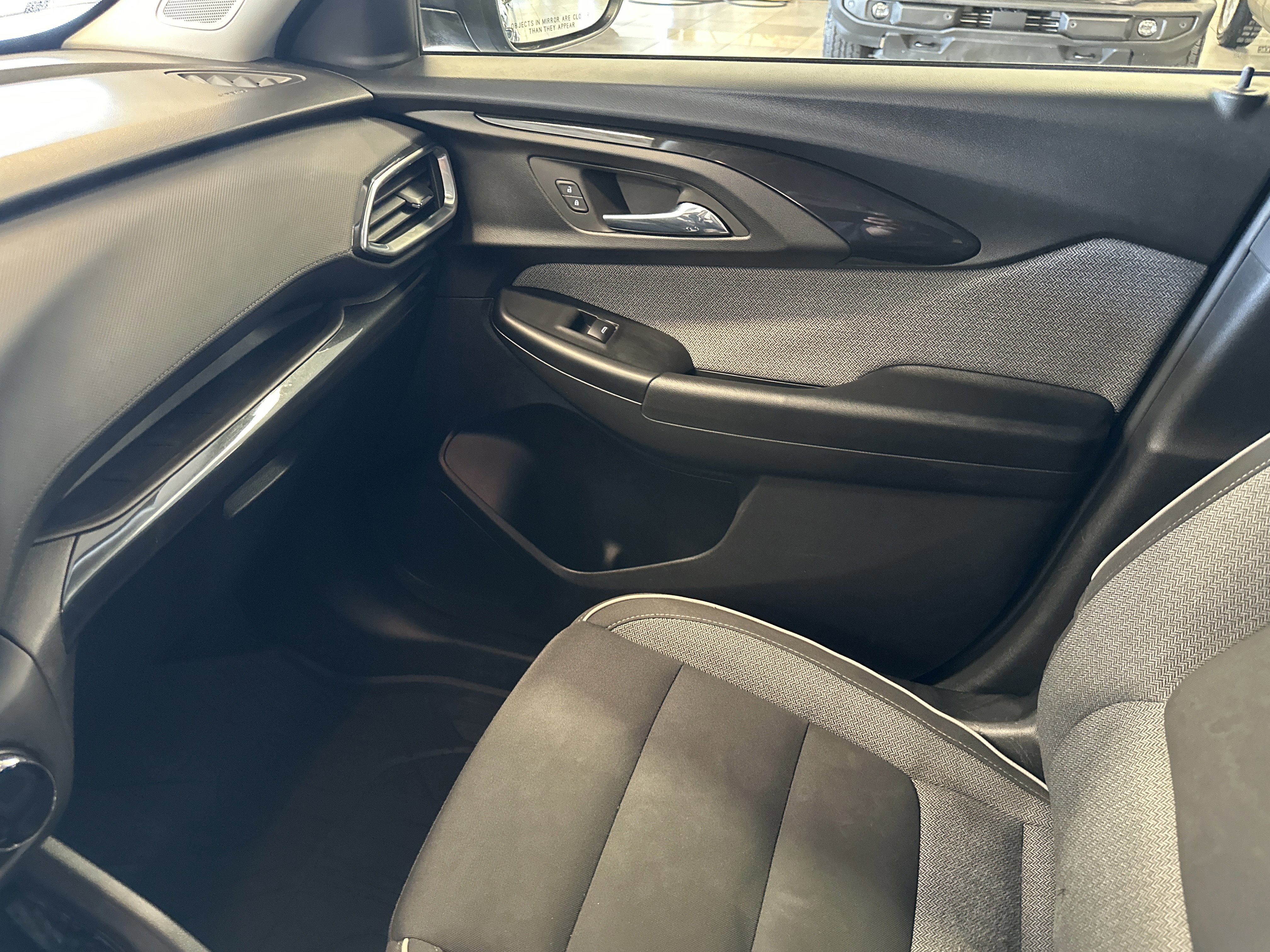 Used 2022 Chevrolet TrailBlazer LT image 24