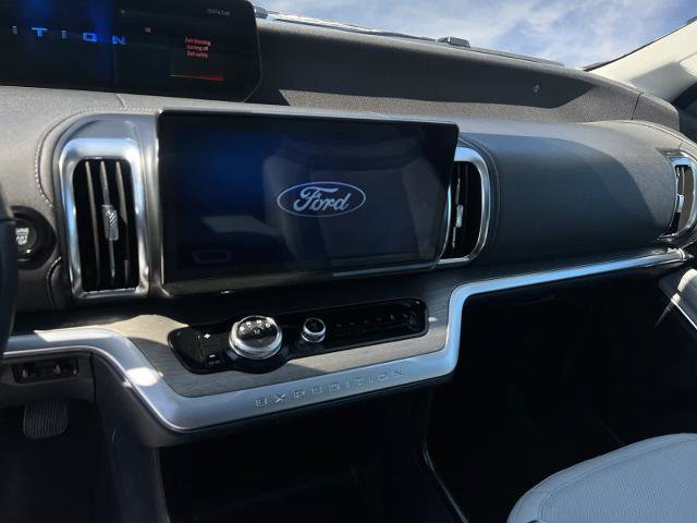 Certified 2025 Ford Expedition Platinum w/ Driver's Package AWD/4WD image 12