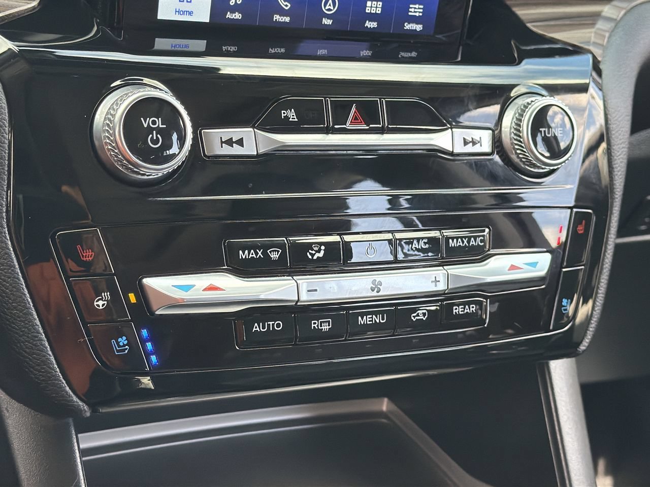 Certified 2023 Ford Explorer Limited w/ Limited Technology Package RWD image 26