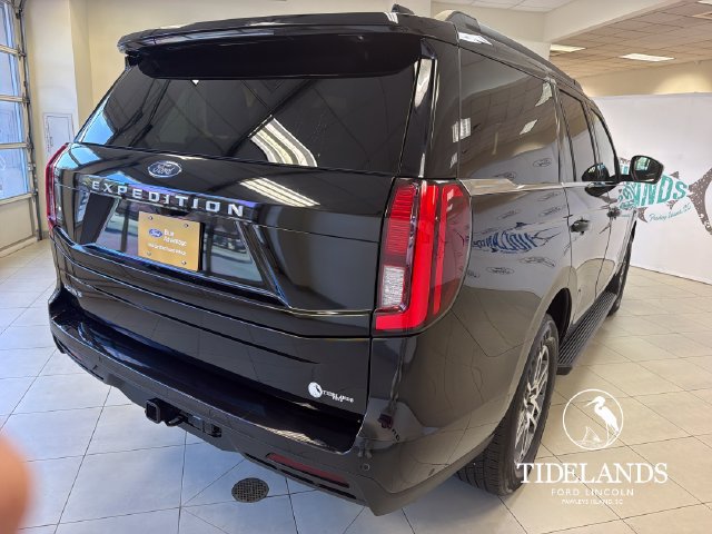 Certified 2025 Ford Expedition Active RWD image 9