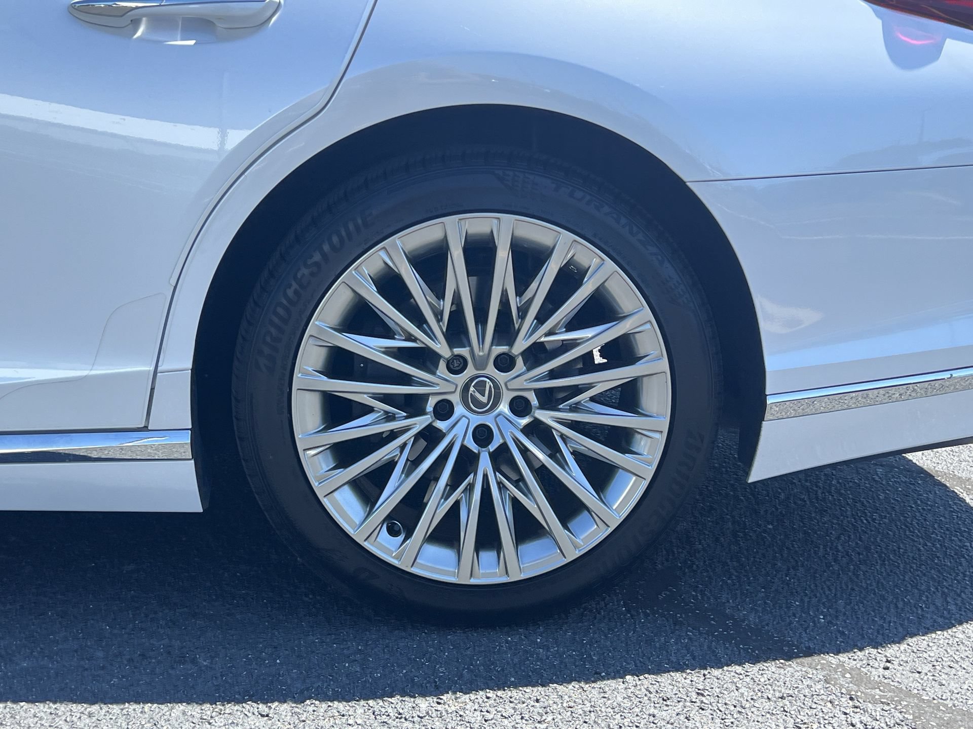 Used 2024 Lexus LS 500 RWD image 33