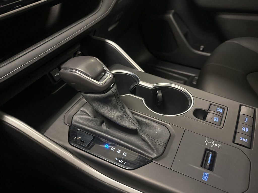 Used 2020 Toyota Highlander XLE image 24