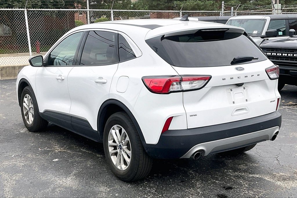 Certified 2022 Ford Escape SE w/ Cold Weather Package AWD/4WD image 10