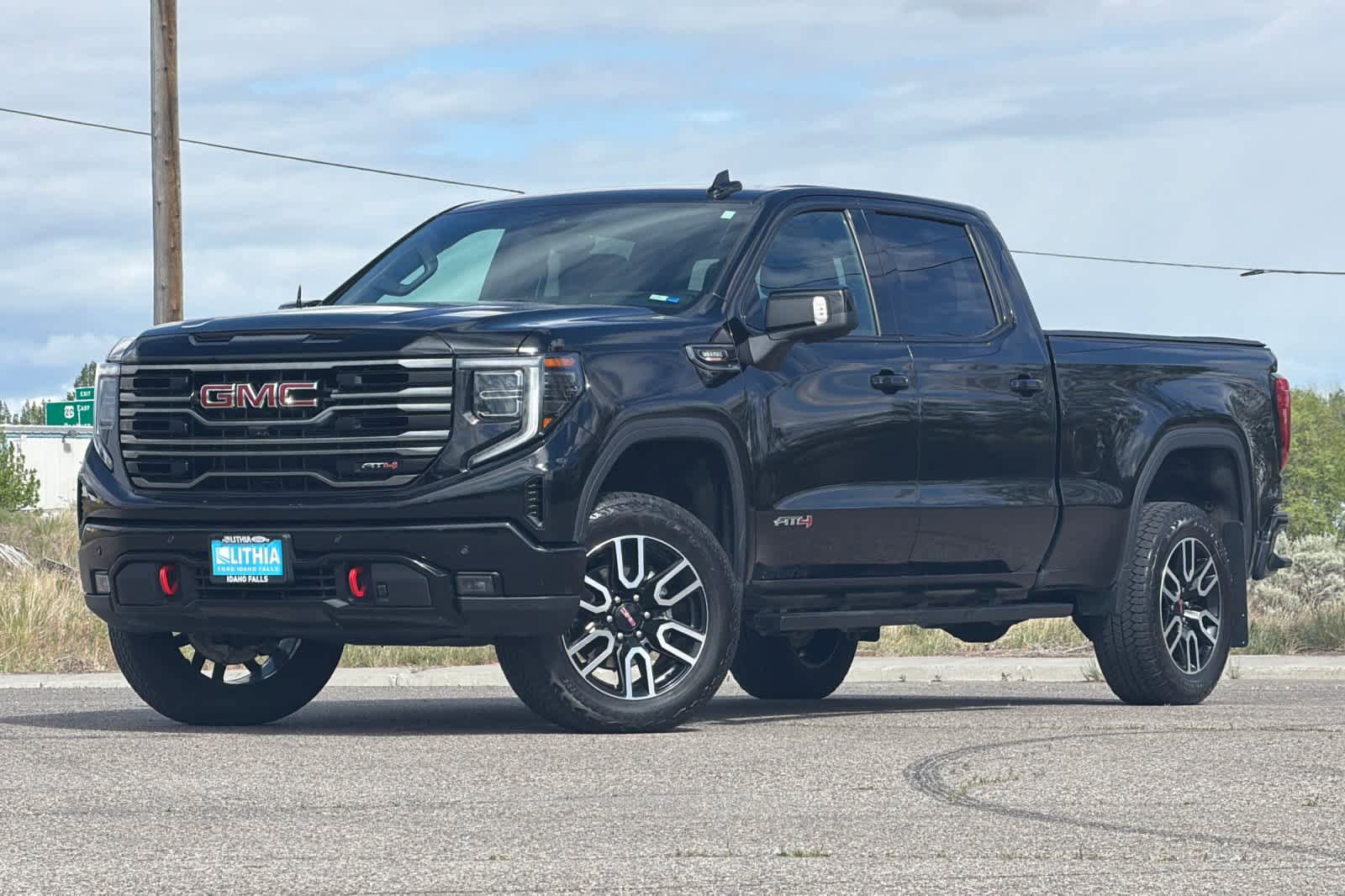 Used 2025 GMC Sierra 1500 AT4 w/ Technology Package AWD/4WD image 1