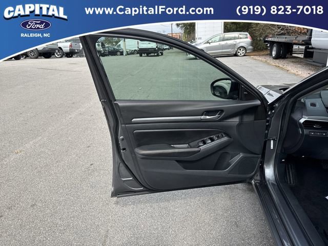 Used 2025 Nissan Altima 2.5 SR image 20