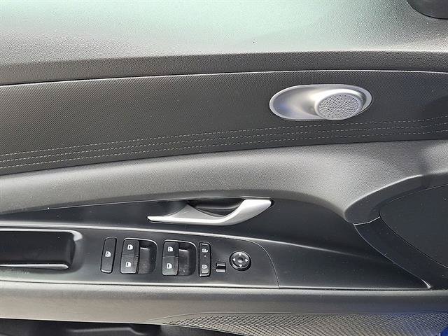 Used 2024 Hyundai Elantra SE FWD image 10