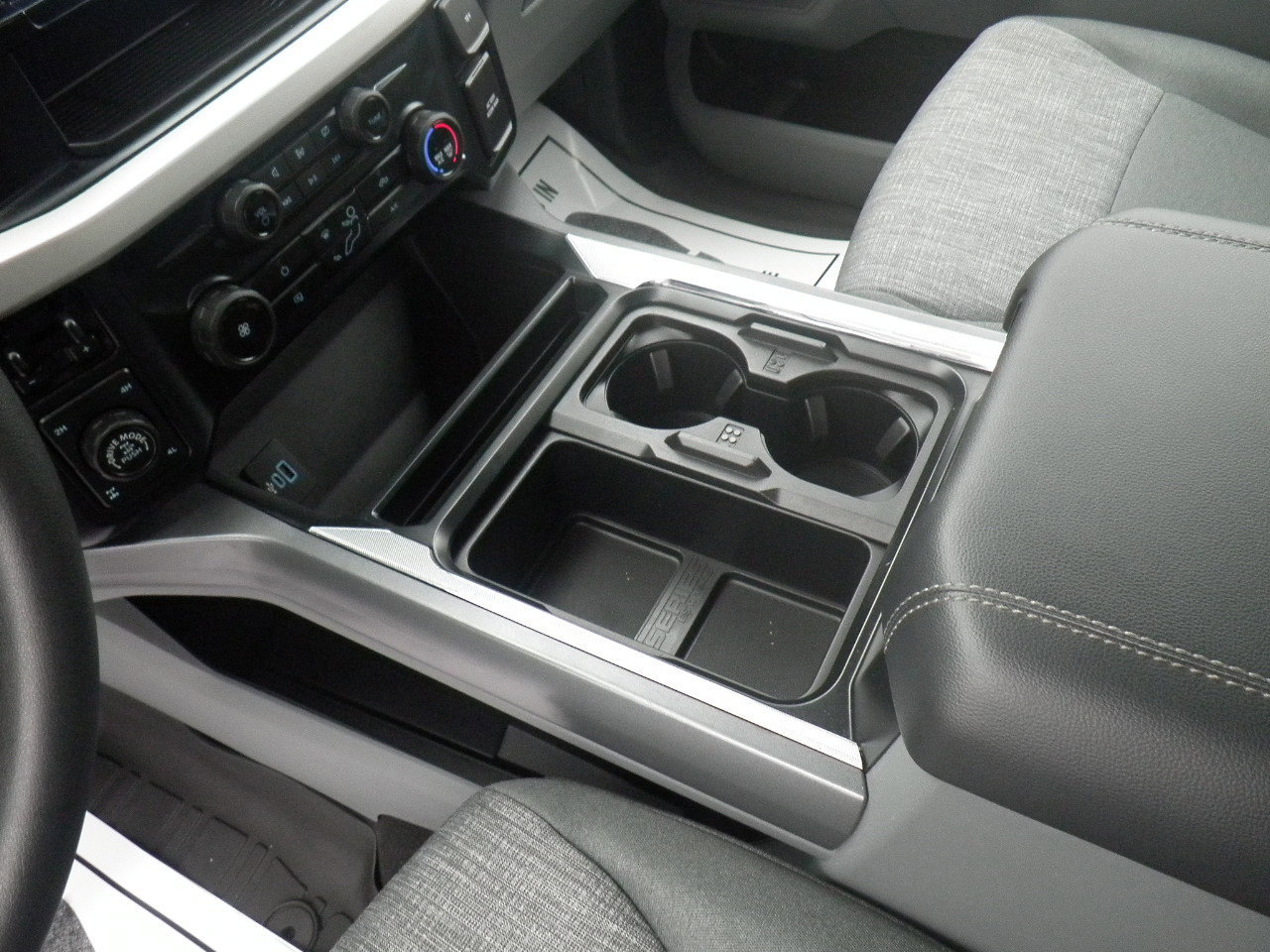 Certified 2024 Ford F350 XLT w/ Tremor Off-Road Package image 21