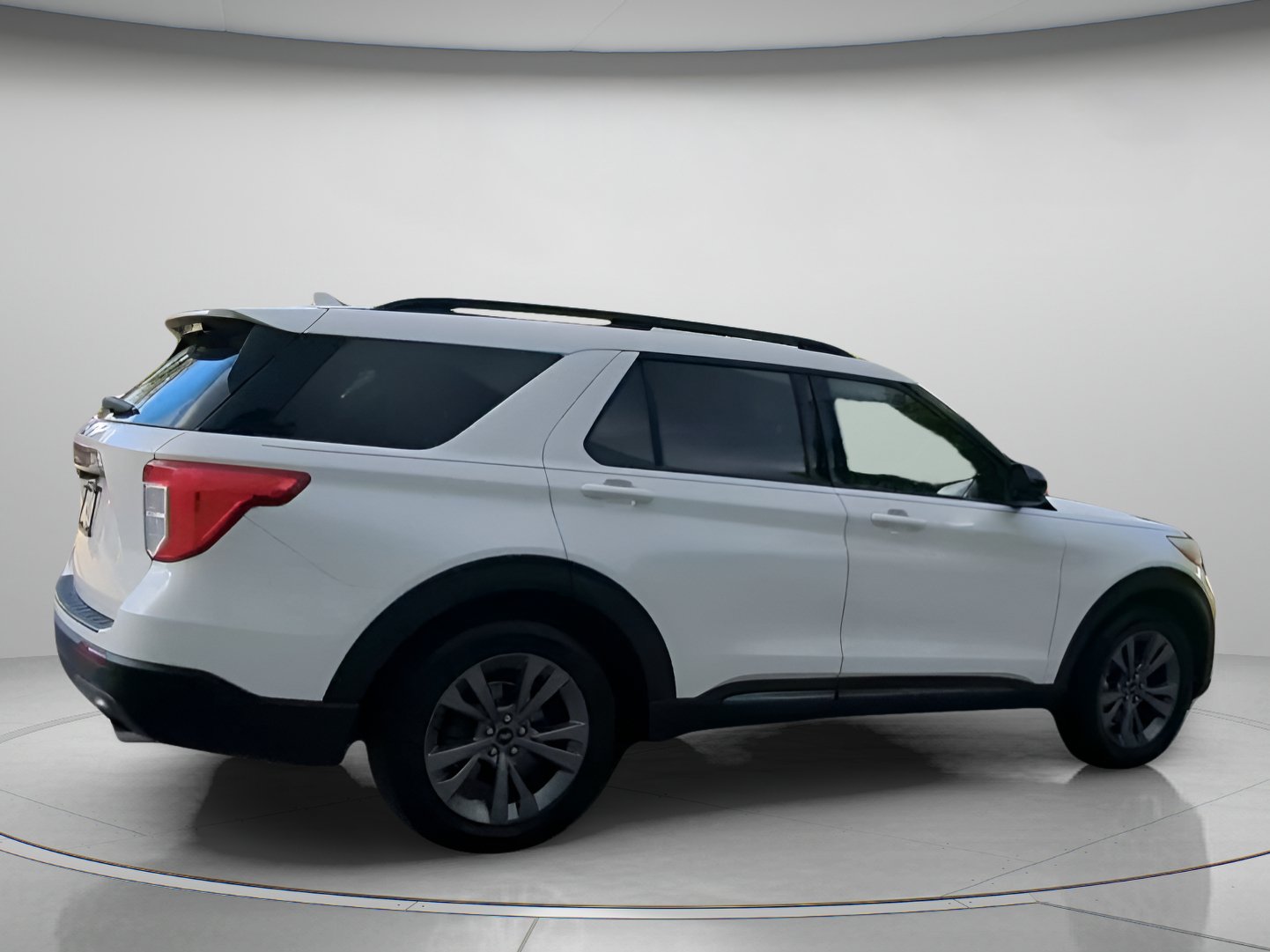Certified 2022 Ford Explorer XLT w/ Equipment Group 202A RWD image 29