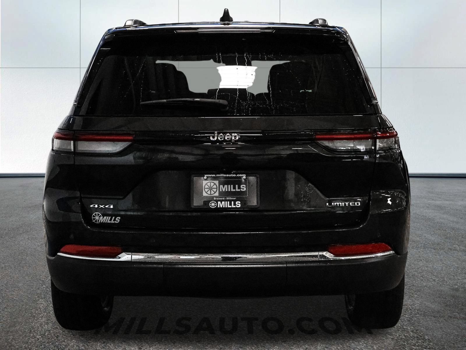 Used 2023 Jeep Grand Cherokee Limited AWD/4WD image 6