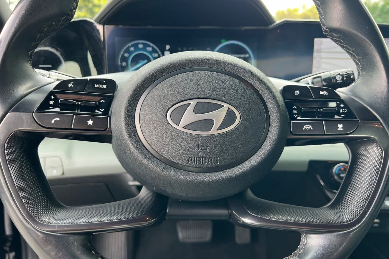 Used 2024 Hyundai Elantra Limited image 24