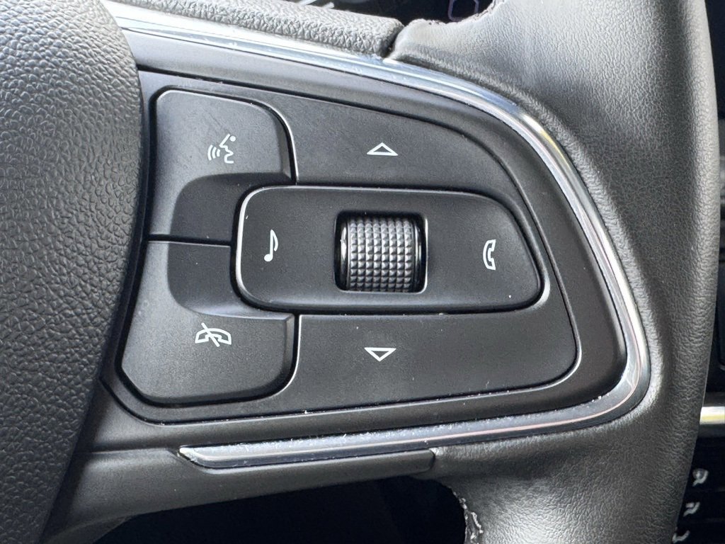 Used 2025 Buick Encore GX Sport Touring image 38