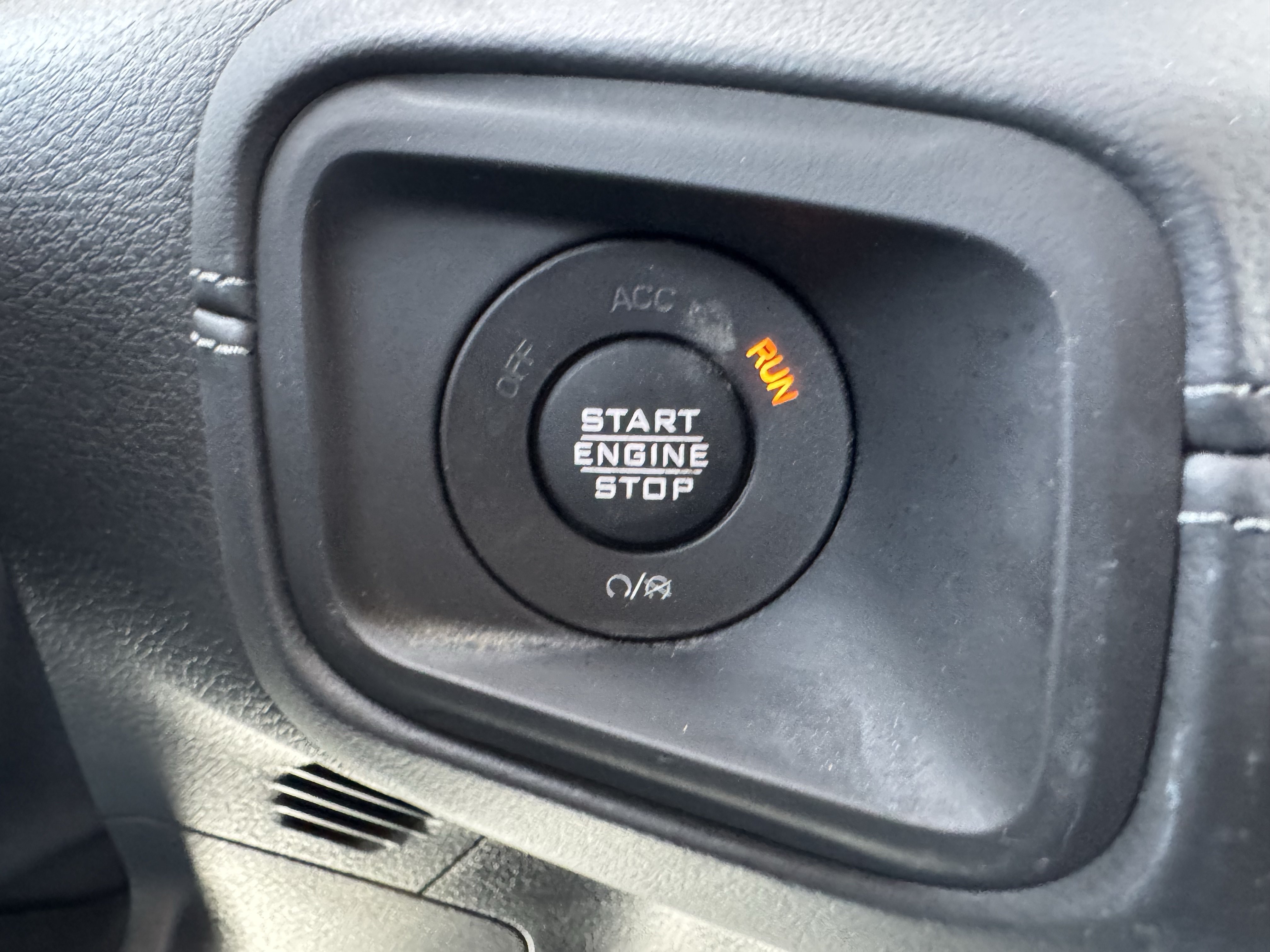 Used 2025 Jeep Gladiator Mojave AWD/4WD image 15