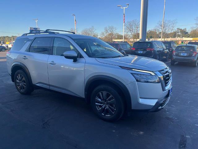Used 2023 Nissan Pathfinder SV w/ SV Premium Package AWD/4WD image 8