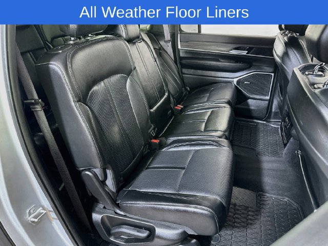 Used 2024 Jeep Wagoneer L Series II w/ Flexible Seating Group AWD/4WD image 15