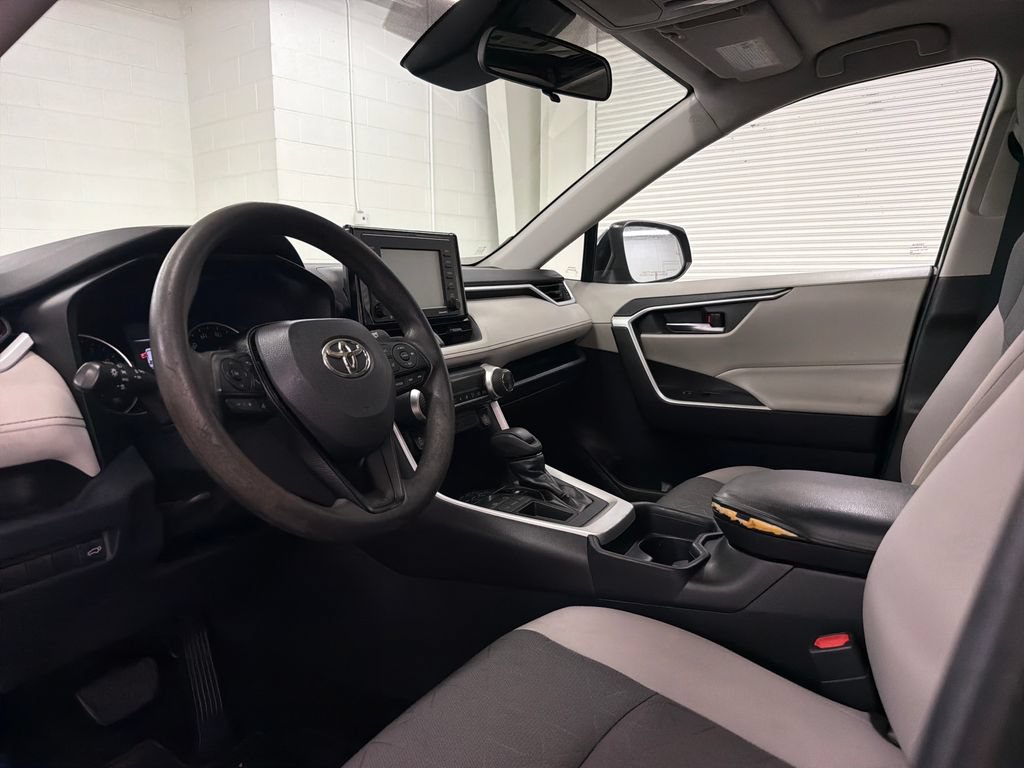 Used 2020 Toyota RAV4 XLE w/ Convenience Package FWD image 6