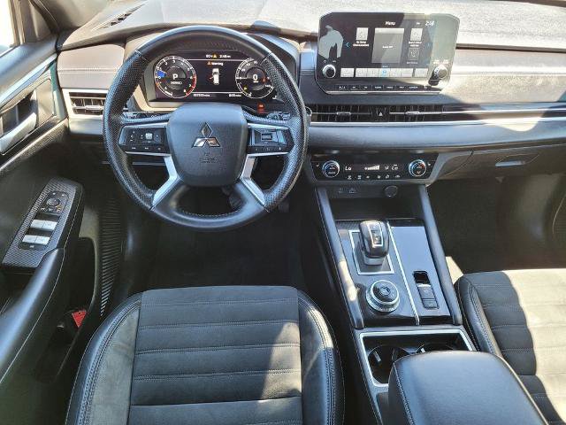 Used 2023 Mitsubishi Outlander SE Black Edition FWD image 13