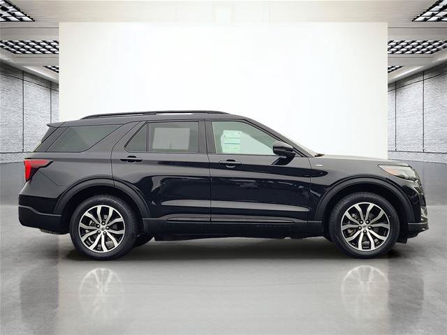 Certified 2025 Ford Explorer ST-Line AWD/4WD image 5