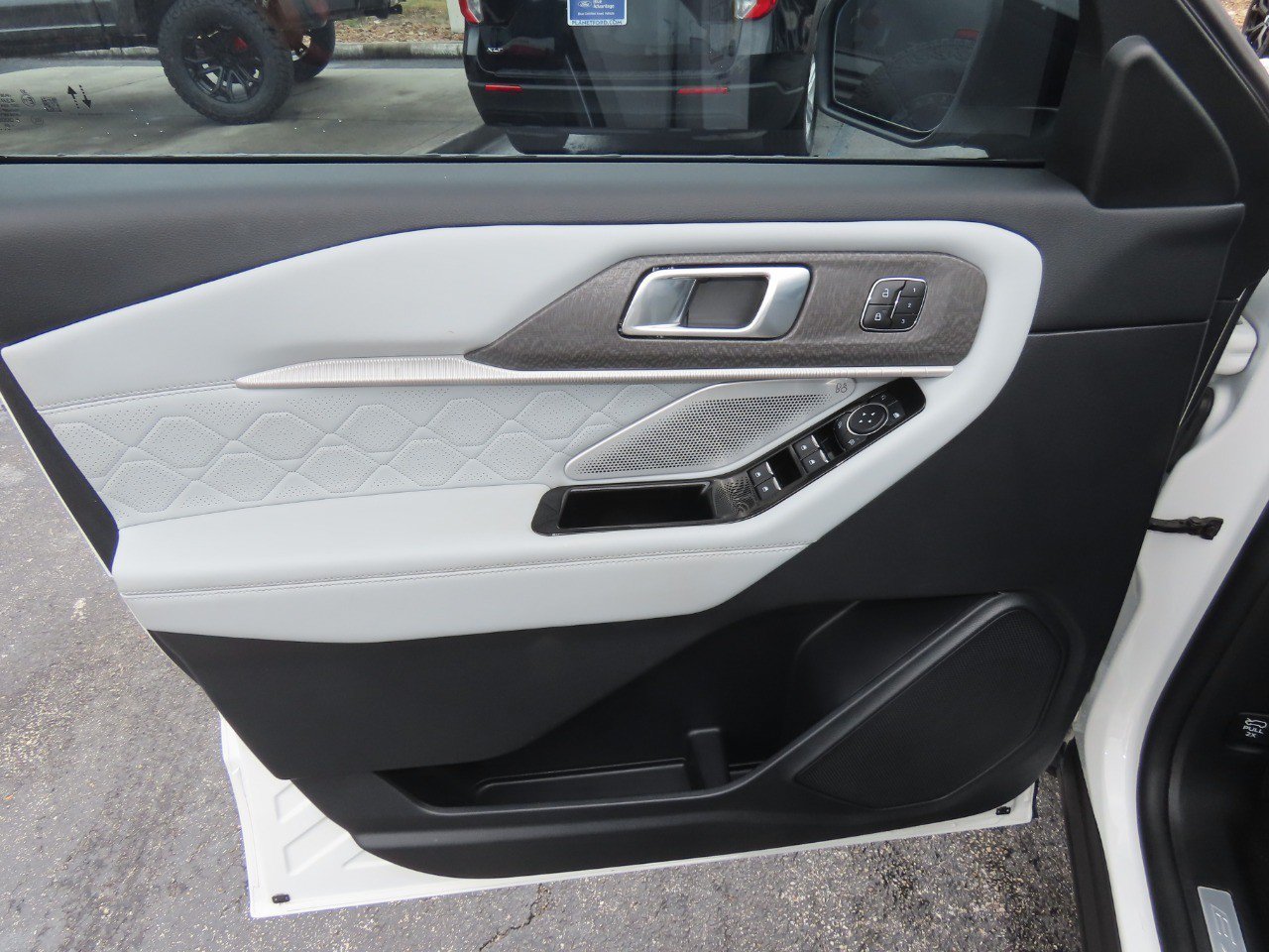 Certified 2025 Ford Explorer Platinum w/ Ultimate Package RWD image 24