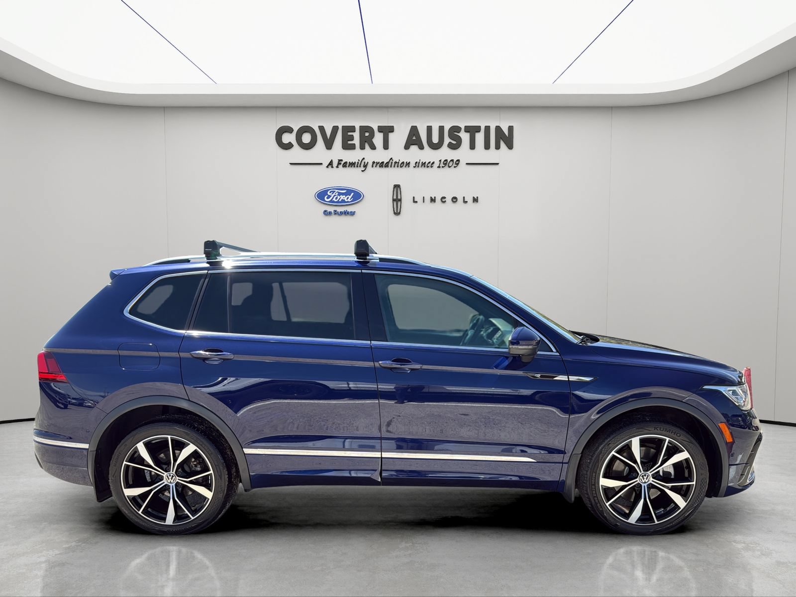 Used 2024 Volkswagen Tiguan SEL R-Line AWD/4WD image 6