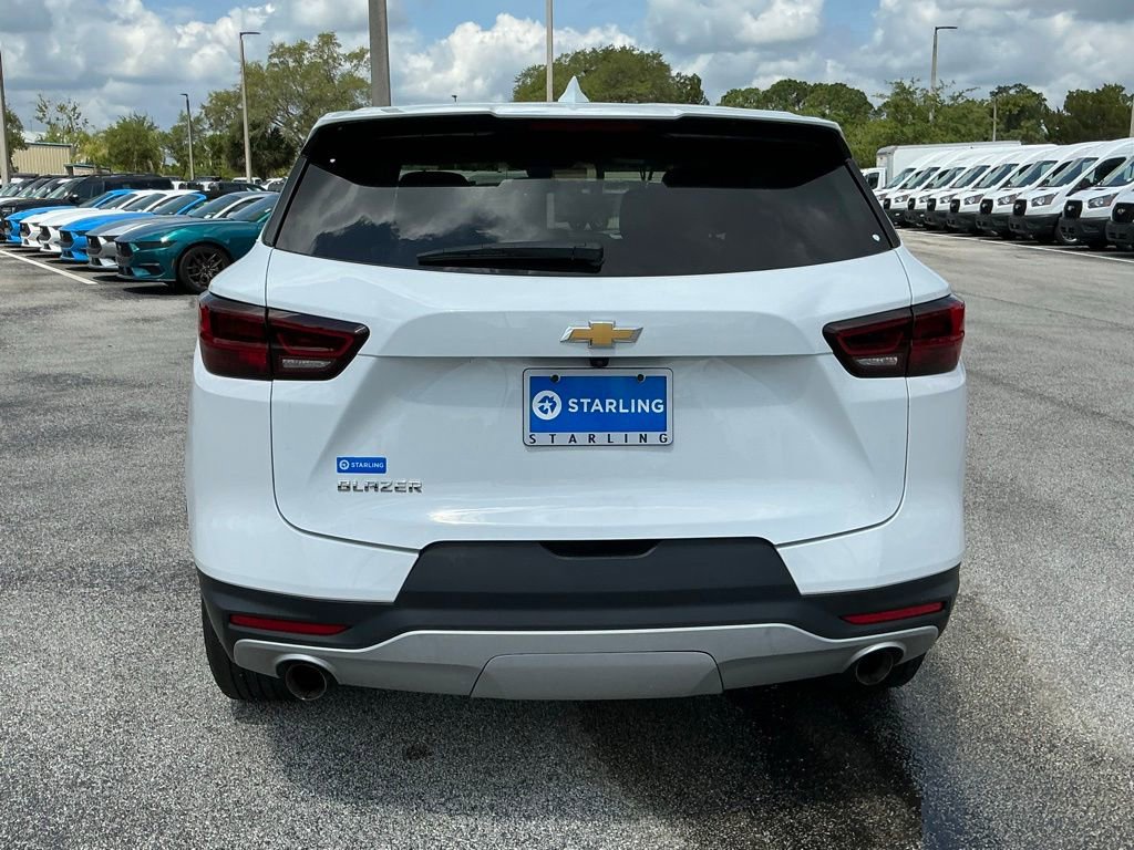Used 2025 Chevrolet Blazer LT FWD image 4