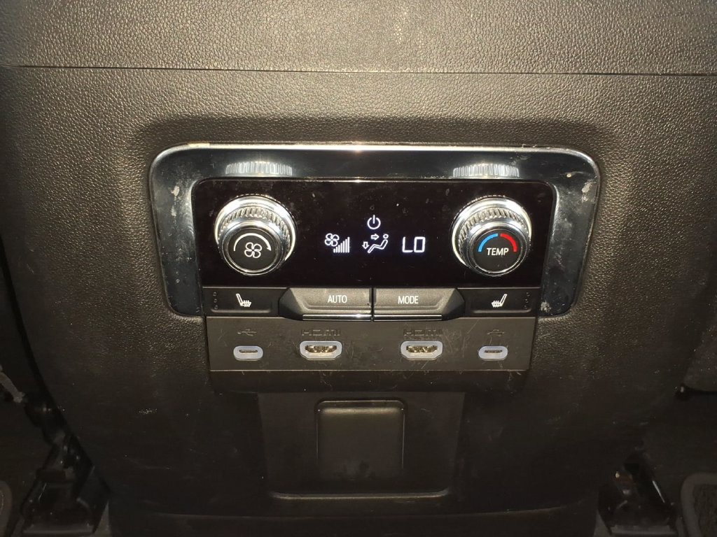 Used 2021 GMC Yukon Denali w/ Denali Ultimate Package AWD/4WD image 11