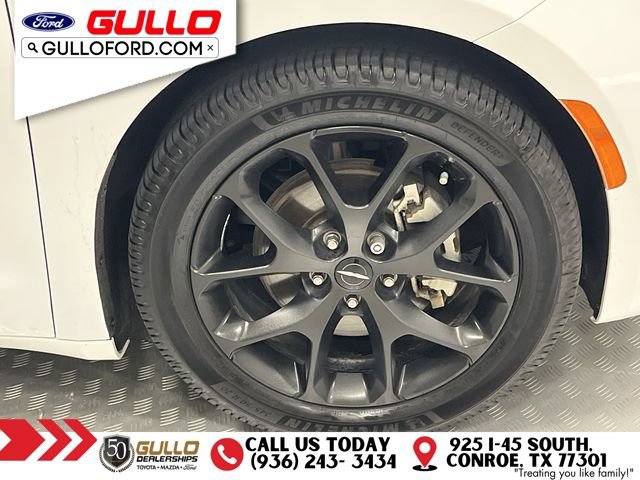 Used 2024 Chrysler Pacifica Limited w/ S Appearance Package FWD image 31