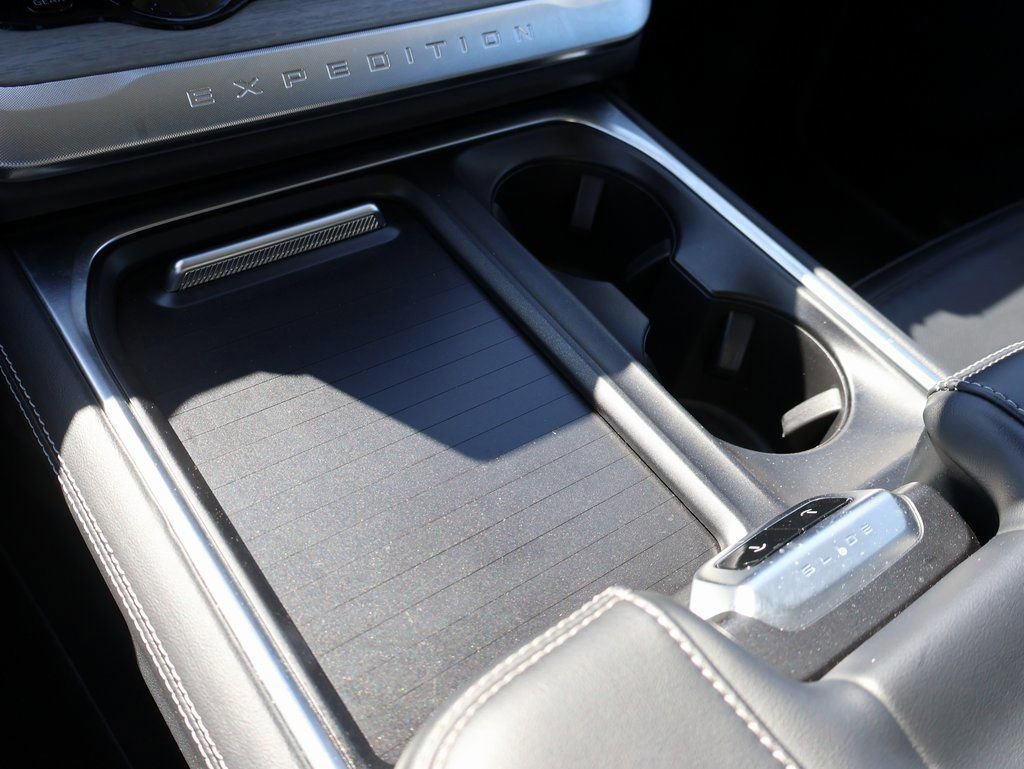 Certified 2025 Ford Expedition Platinum image 41