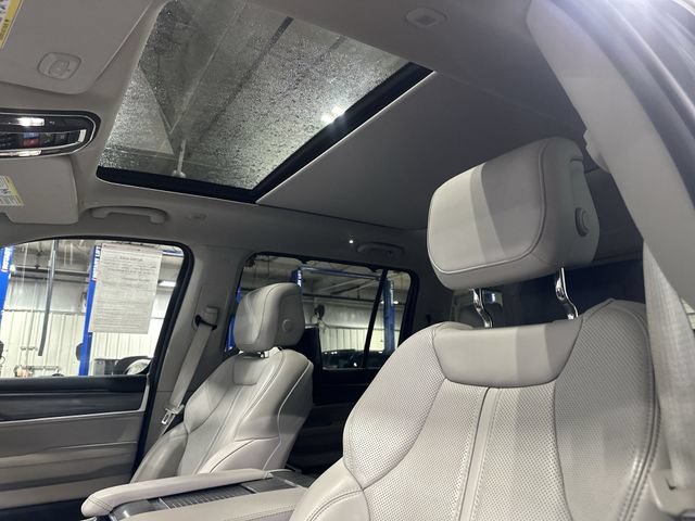 Used 2023 Jeep Wagoneer Series III w/ Premium Group I AWD/4WD image 20
