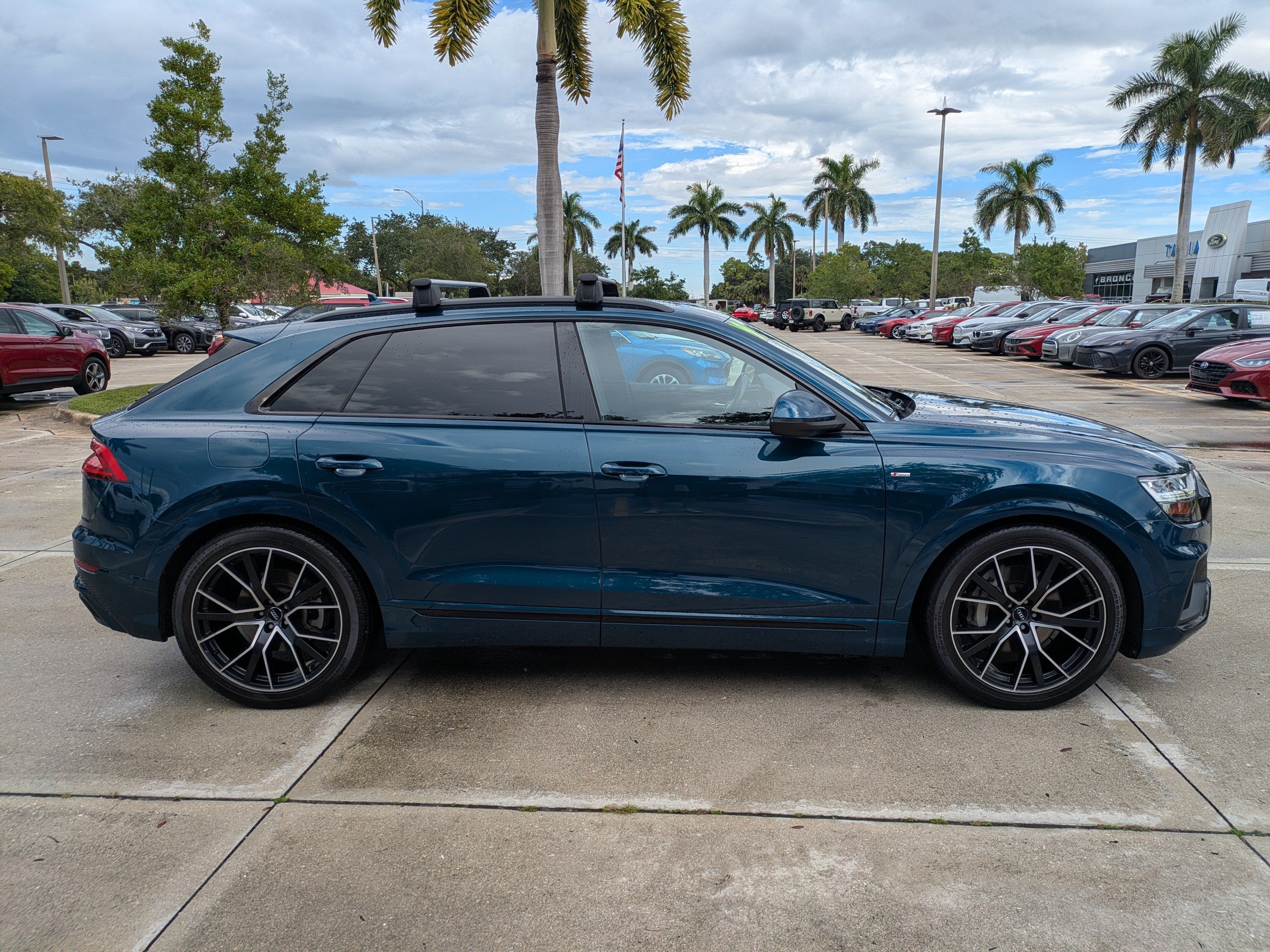 Used 2019 Audi Q8 Premium Plus w/ Premium Plus AWD/4WD image 3