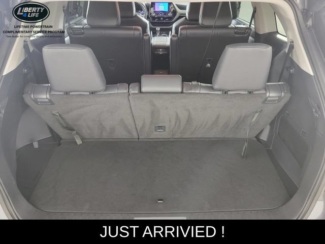Used 2025 Toyota Highlander XLE AWD/4WD image 16