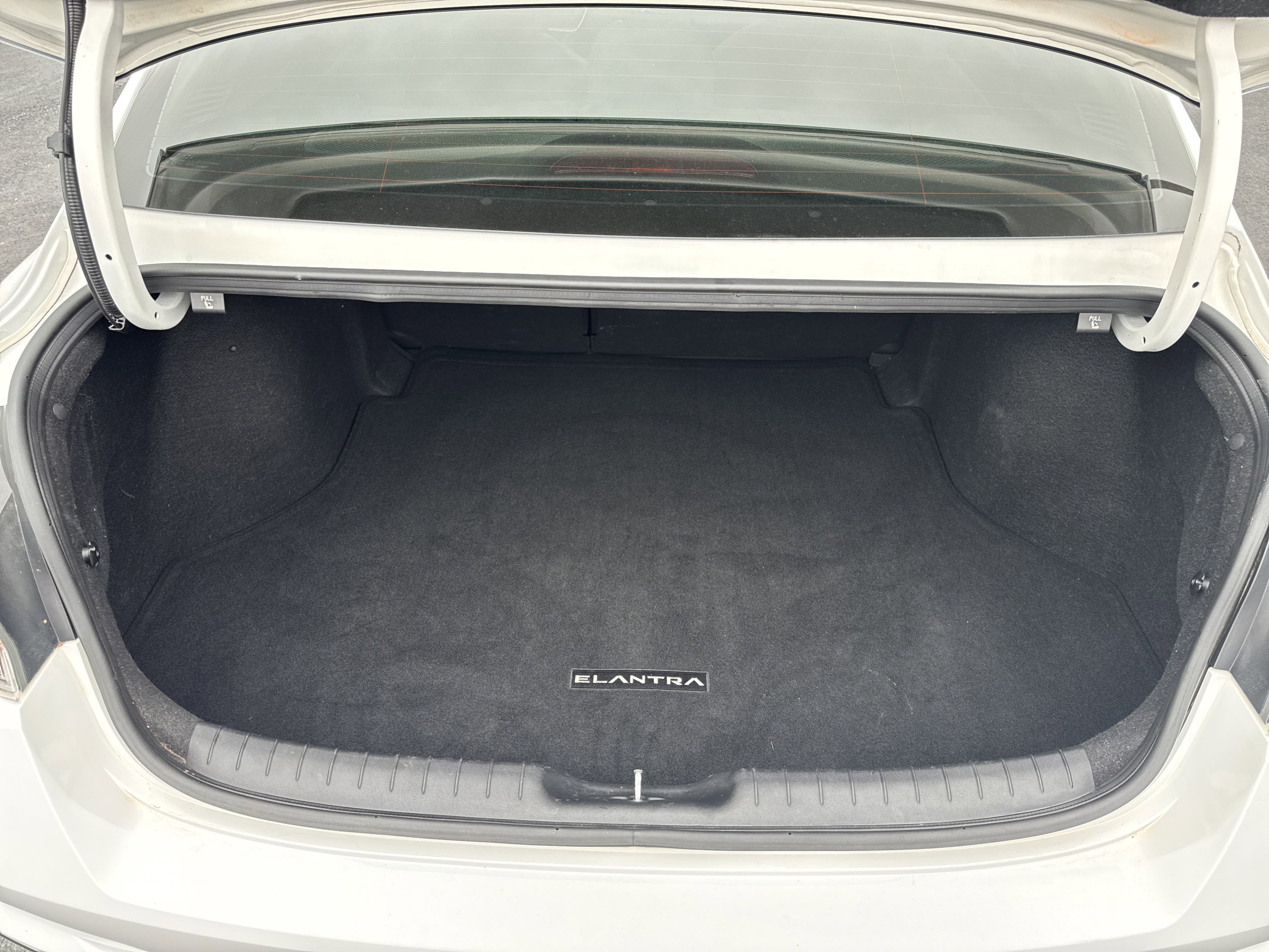 Used 2023 Hyundai Elantra Limited w/ Cargo Package image 18