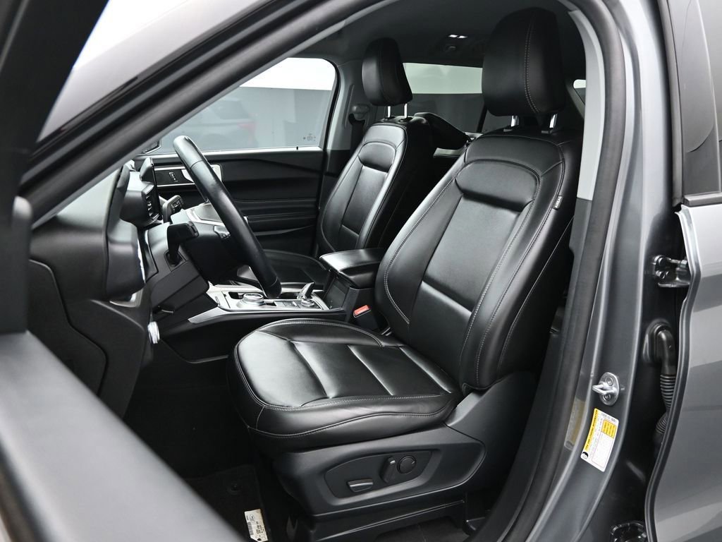 Certified 2022 Ford Explorer XLT w/ Equipment Group 202A image 38