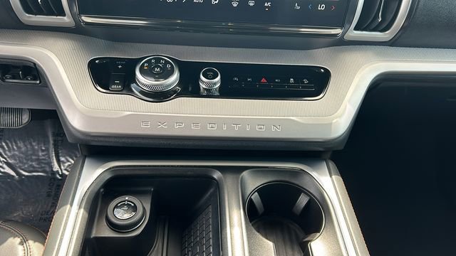 Certified 2025 Ford Expedition Active AWD/4WD image 23