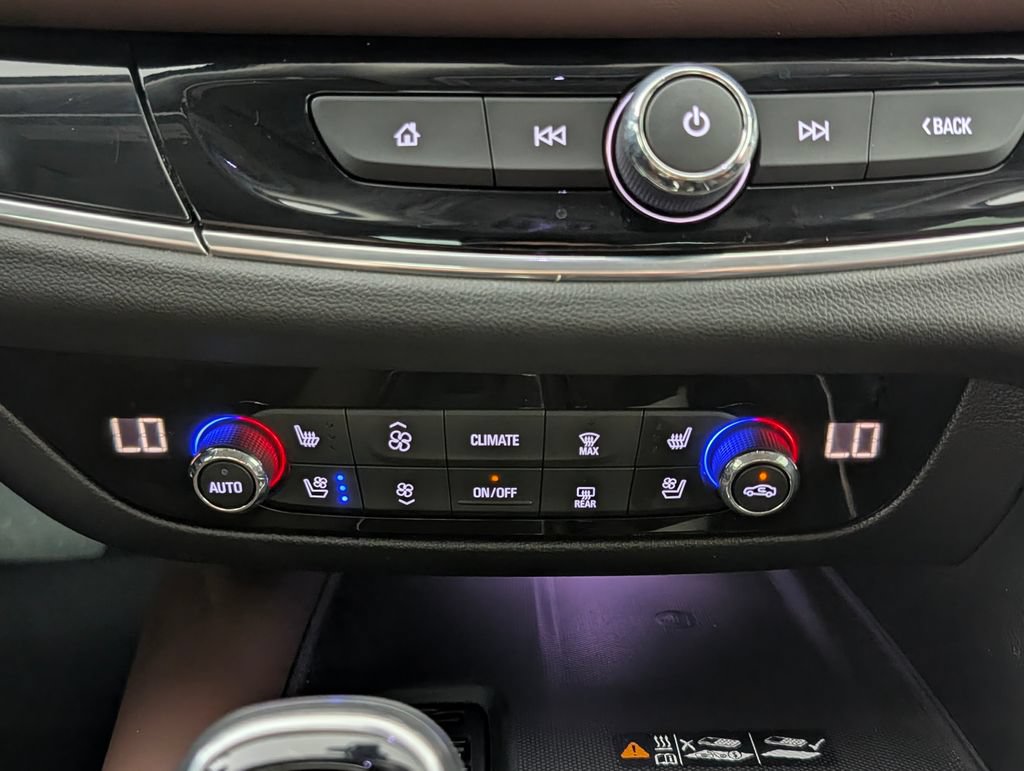 Used 2021 Buick Enclave Avenir w/ Avenir Technology Package FWD image 15