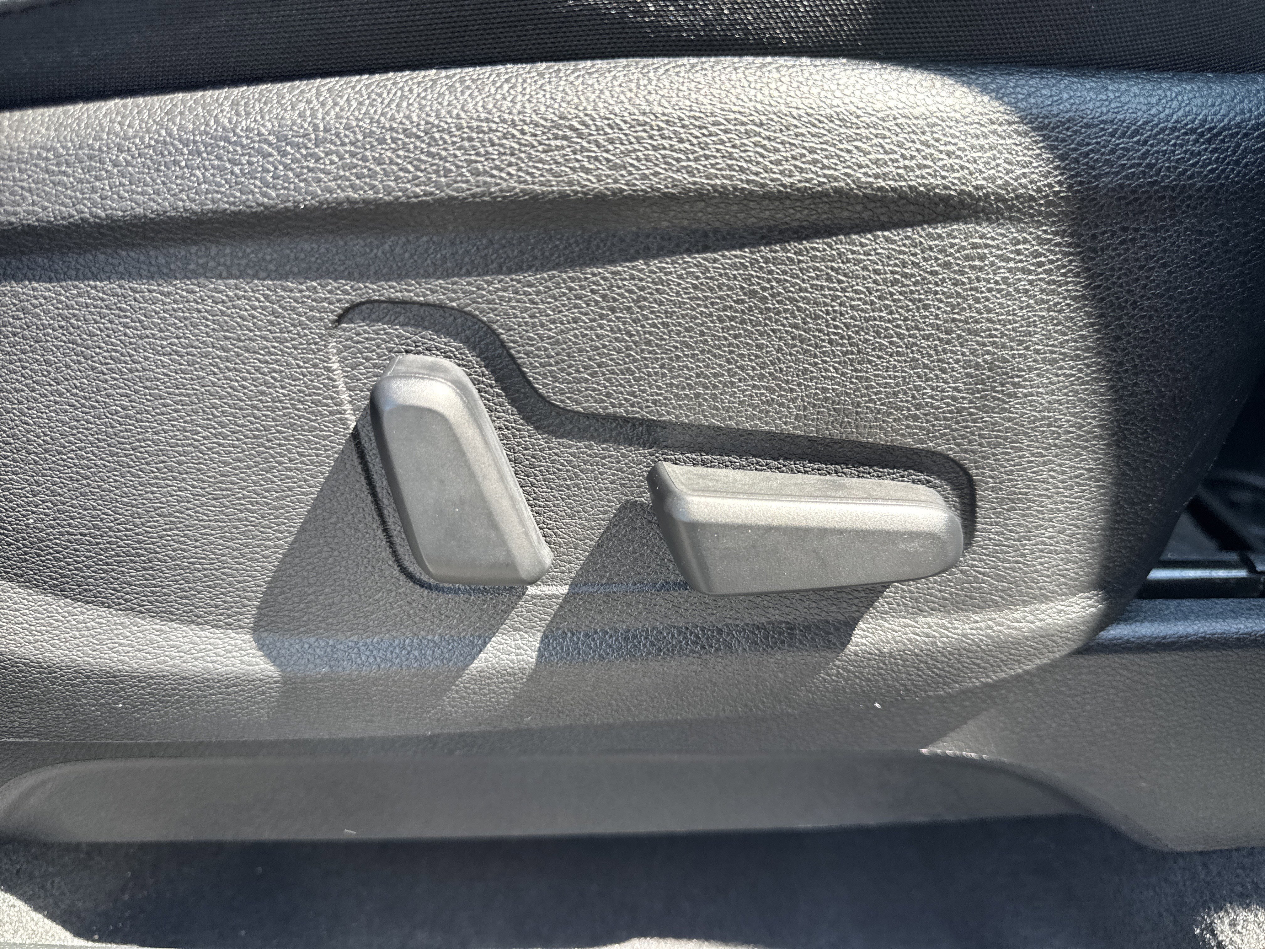 Used 2022 Kia Telluride EX w/ EX Premium Package image 18