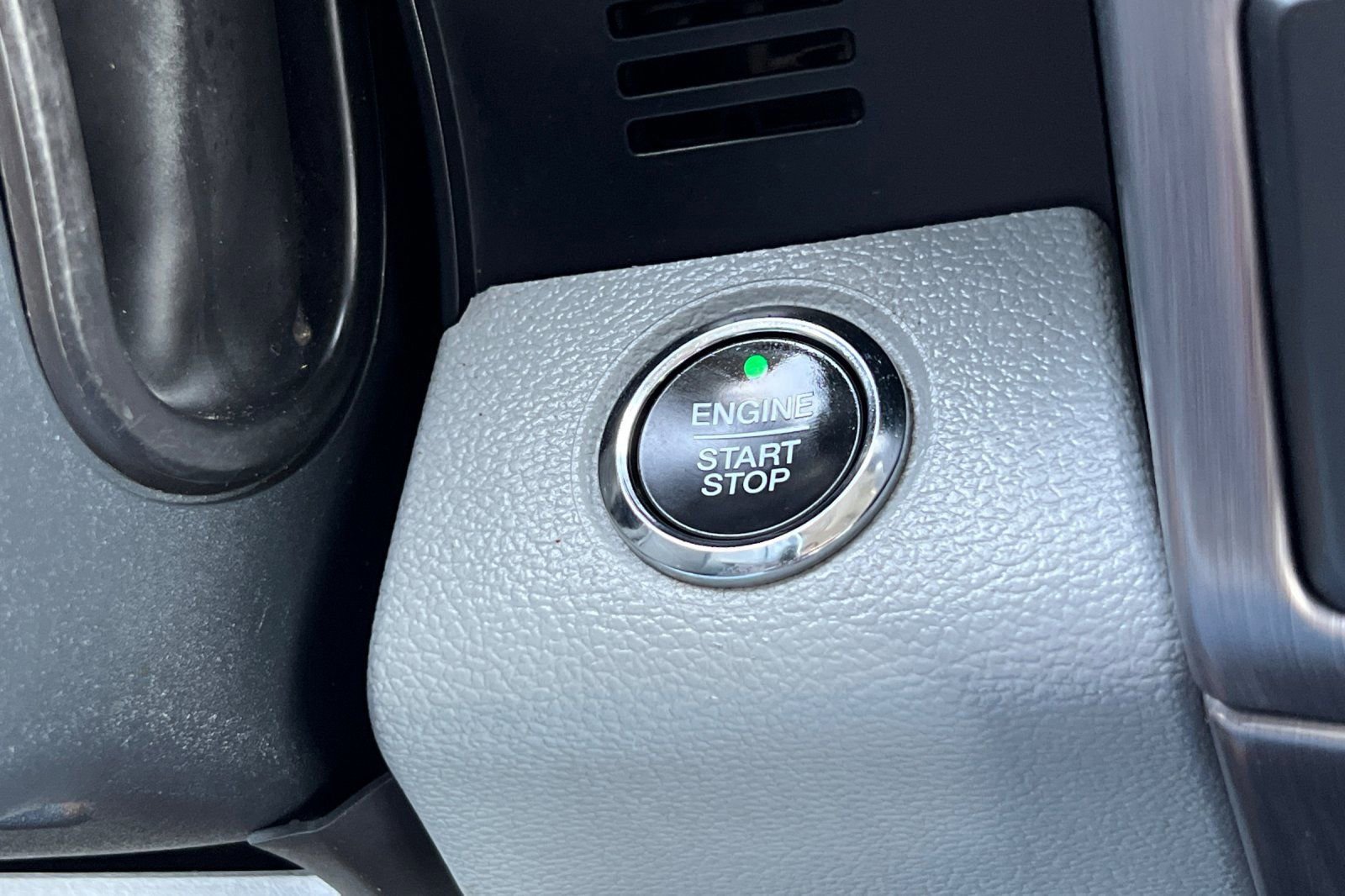 Certified 2022 Ford F250 Limited w/ FX4 Off-Road Package image 23