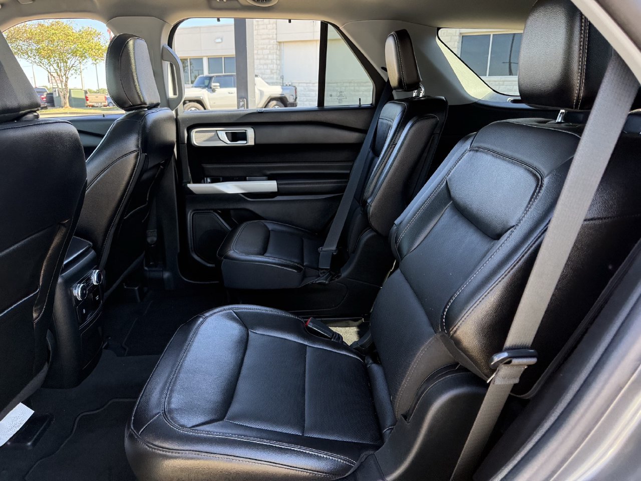 Certified 2022 Ford Explorer Limited w/ Equipment Group 301A RWD image 28