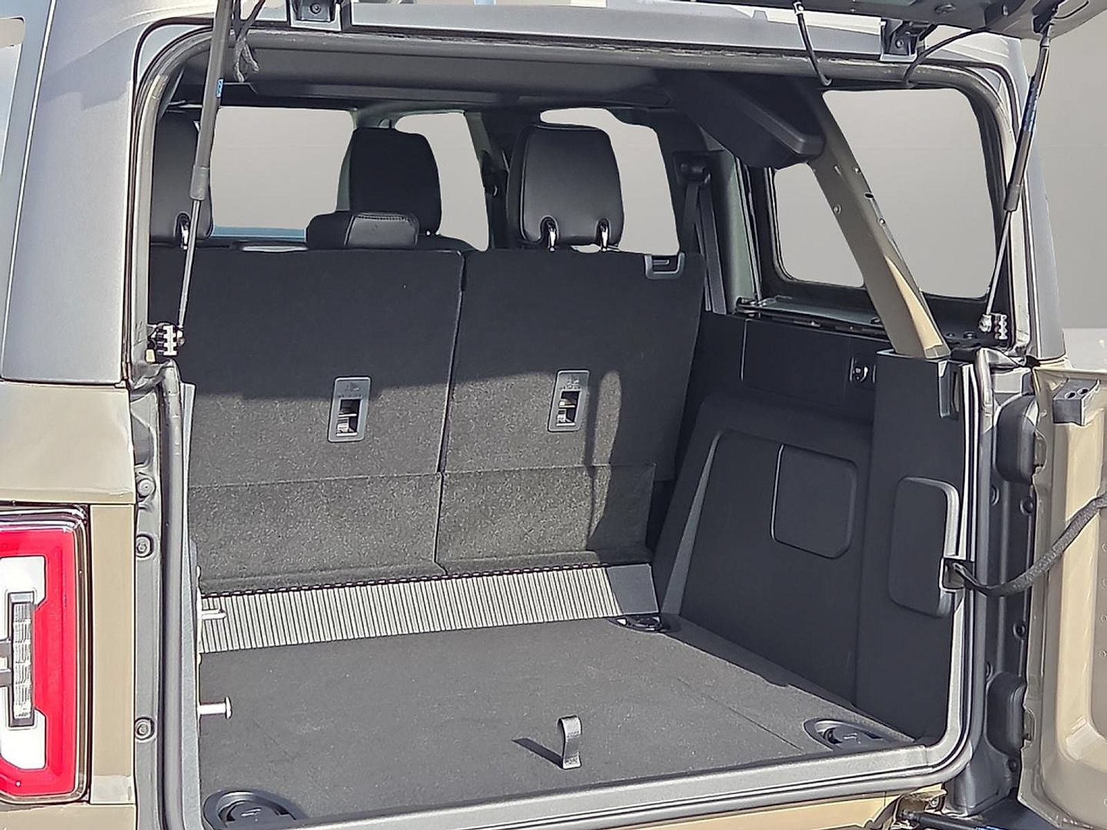 Certified 2025 Ford Bronco Outer Banks w/ Sasquatch Package AWD/4WD image 8