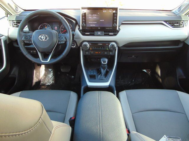Used 2022 Toyota RAV4 XLE Premium AWD/4WD image 22