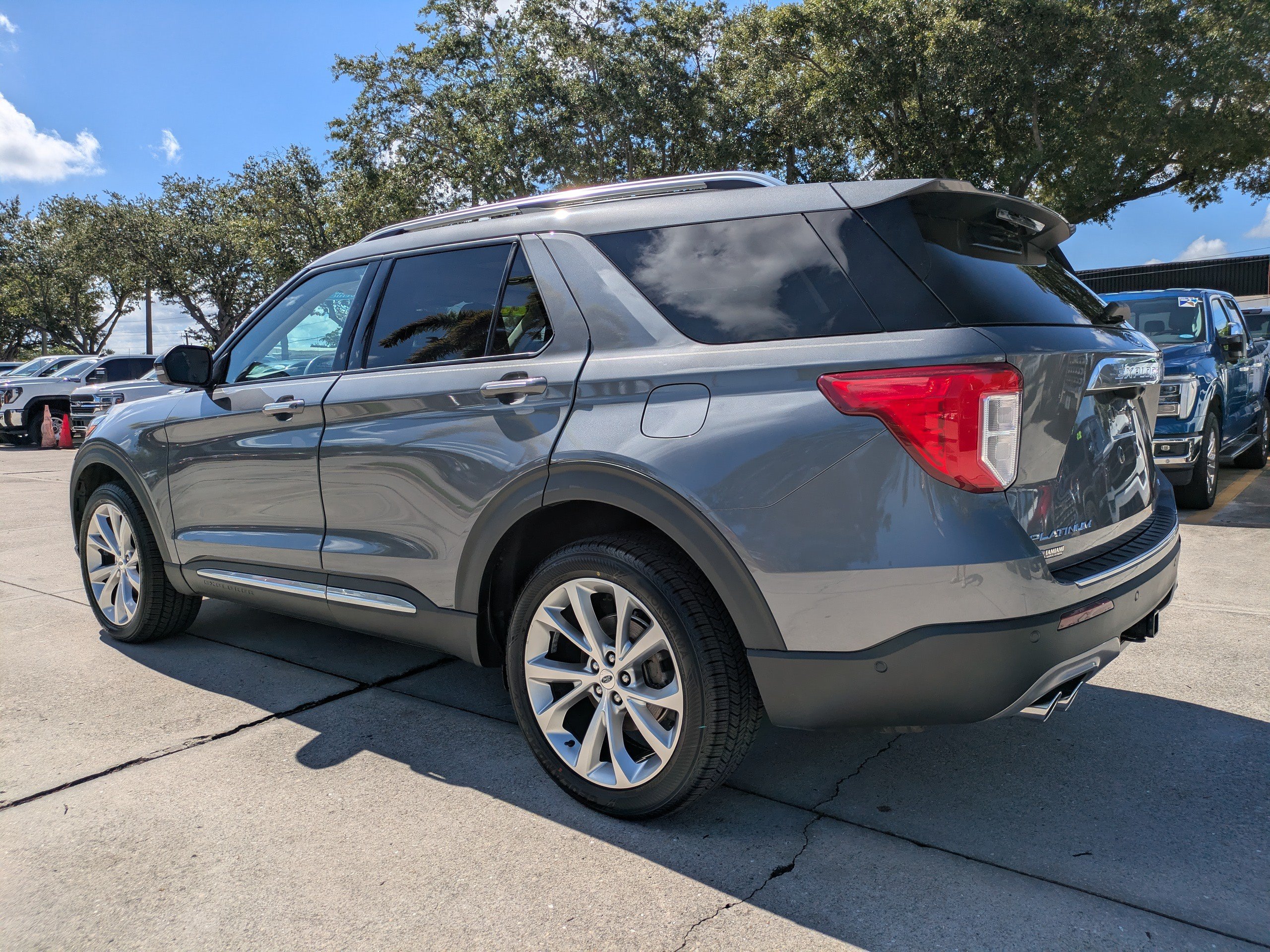 Certified 2021 Ford Explorer Platinum w/ Equipment Group 601A AWD/4WD image 6