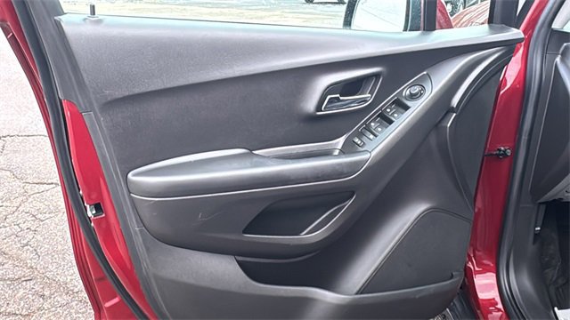Used 2021 Chevrolet Trax LT w/ Driver Confidence Package image 11