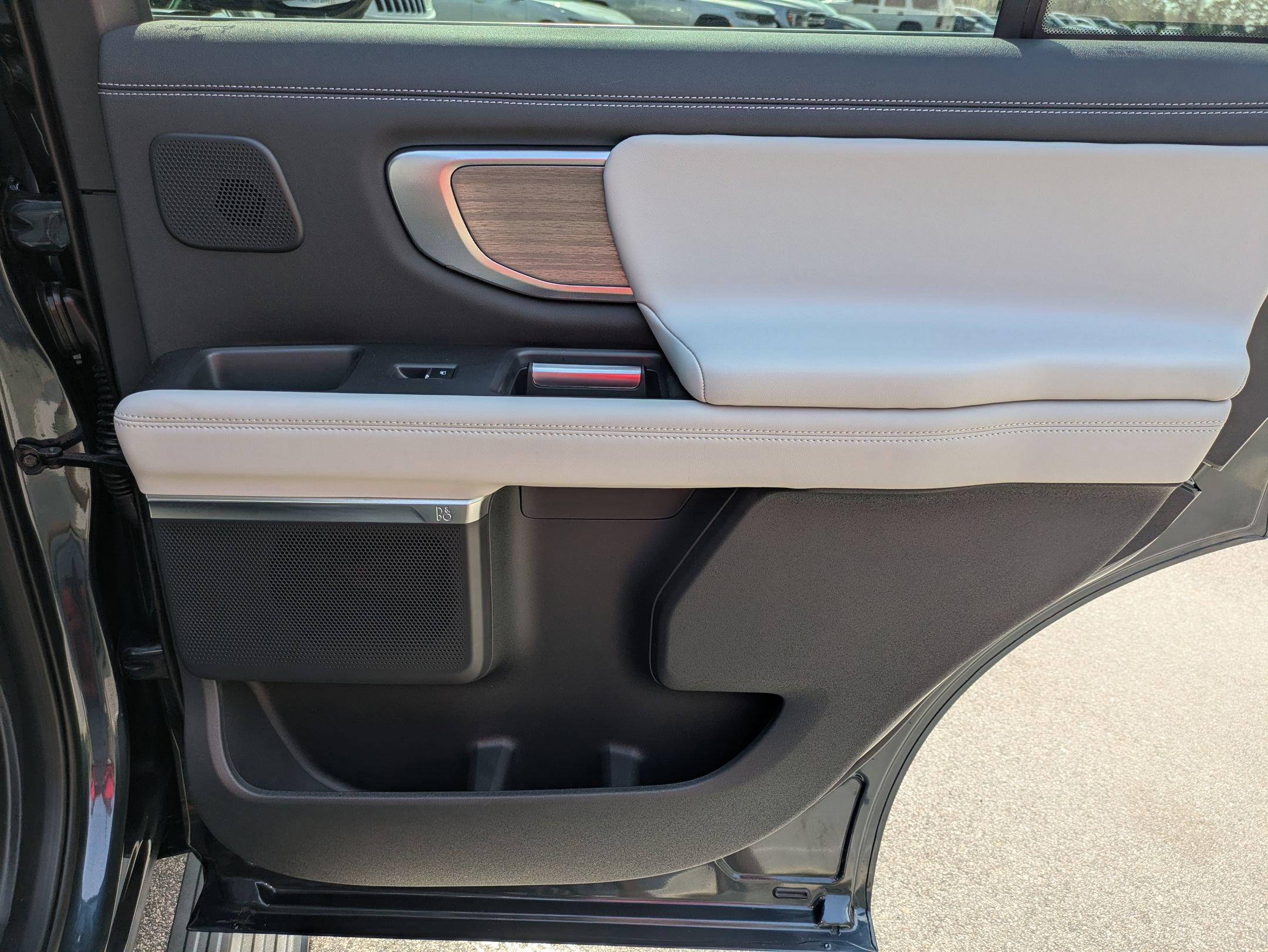 Certified 2025 Ford Expedition Platinum w/ Driver's Package image 41