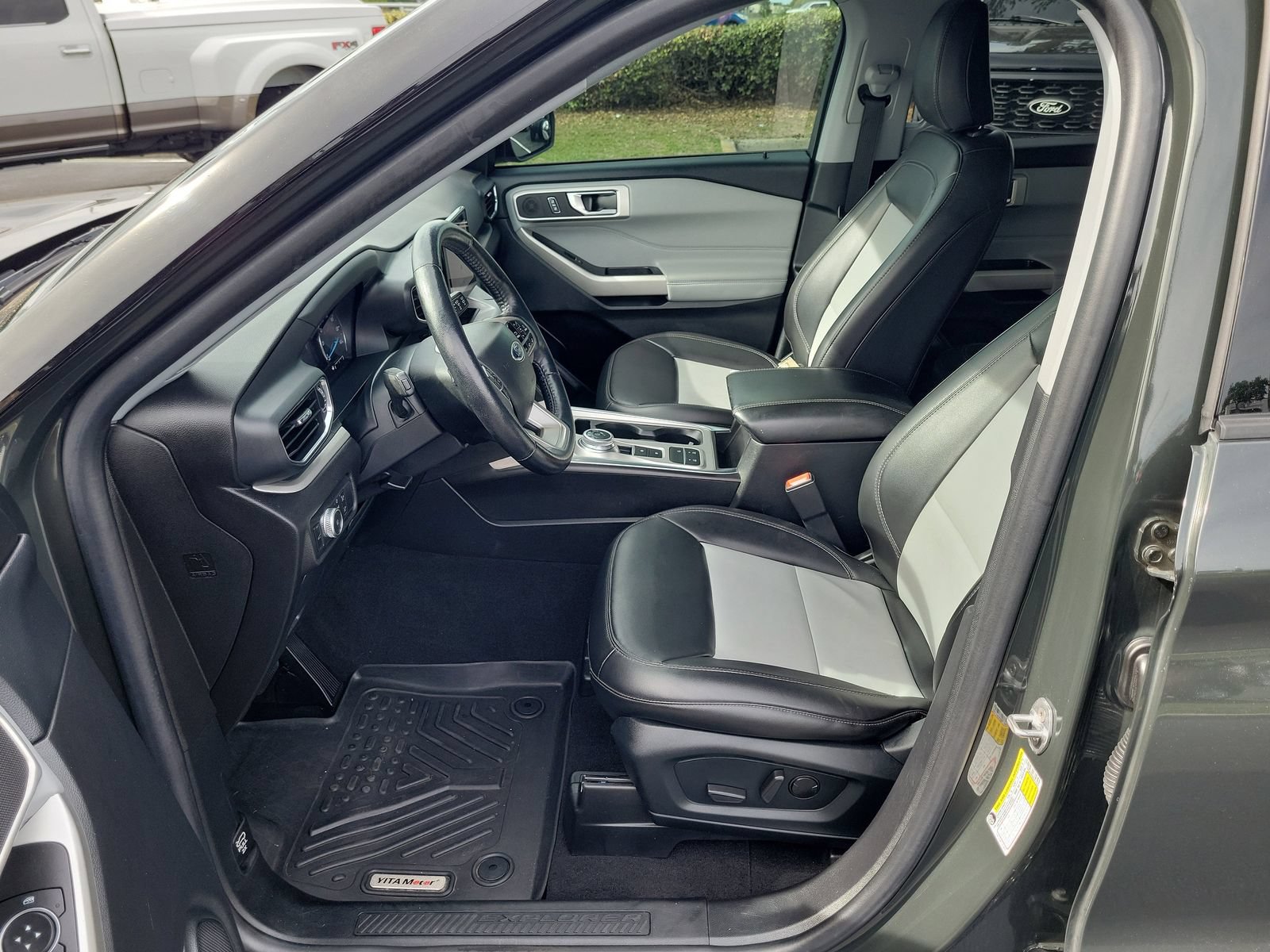 Certified 2022 Ford Explorer XLT w/ Equipment Group 202A RWD image 18
