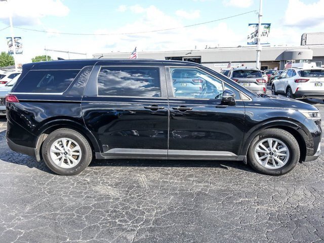 Used 2023 Kia Carnival LX FWD image 11