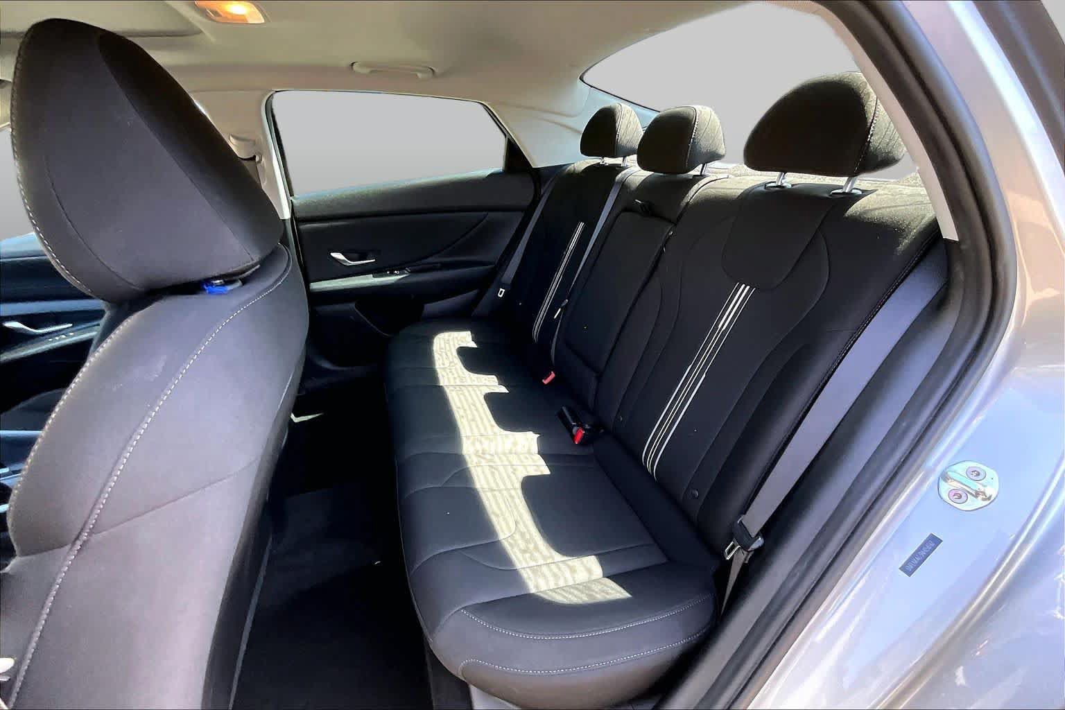 Used 2022 Hyundai Elantra SEL w/ Convenience + Premium Package FWD image 21